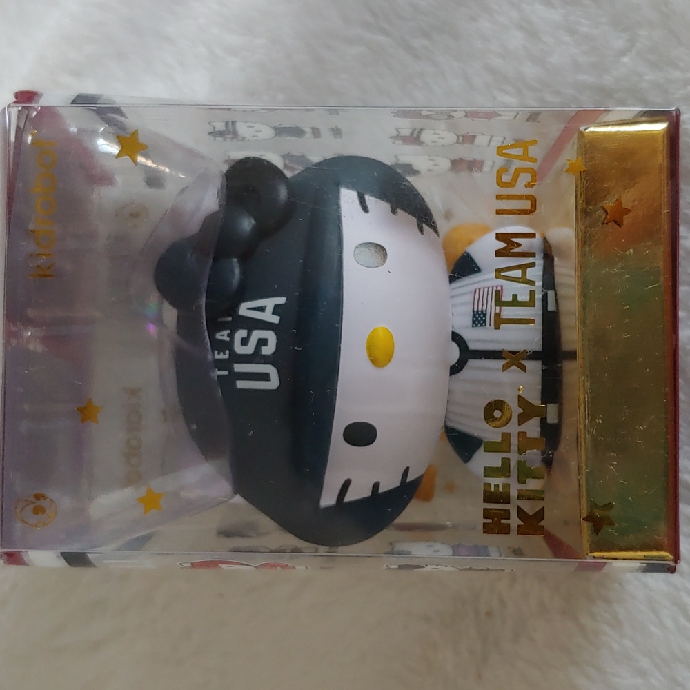🇺🇸Olympic Hello Kitty USA Baseball Collectible kidrobot figurine - Picture 2 of 6